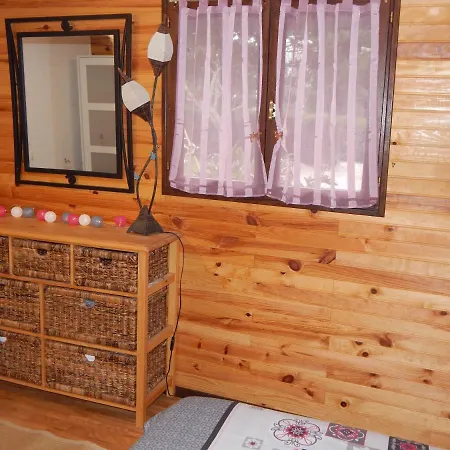 Dağ evi Au Petit Chalet Normand Saint-Évroult-de-Montfort